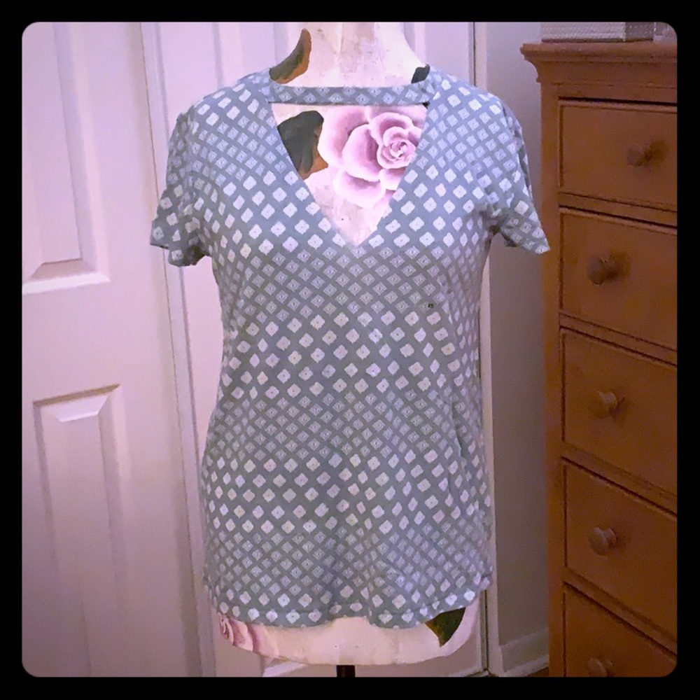 American eagle relaxed v neck cut out shirt